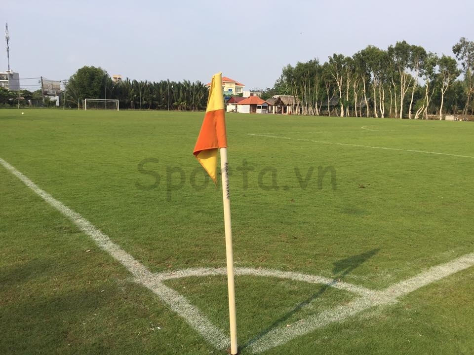 hinh anh san Sân bóng đá Nguyễn Bình