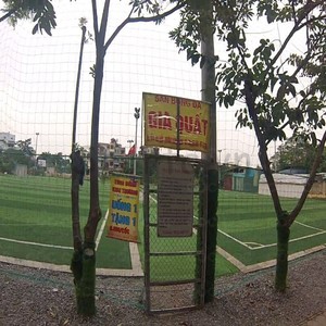 Sân bóng đá Gia Quất Long Biên