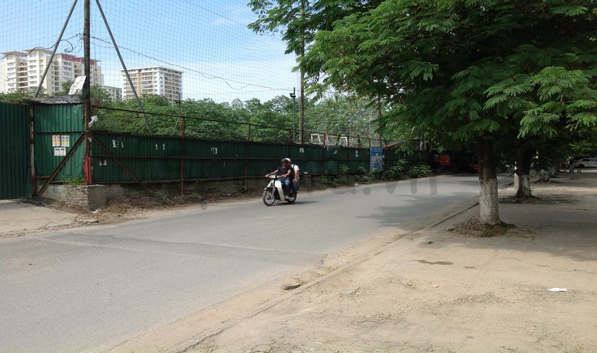 Hình ảnh sân Sân Bóng Đá Hồ Đền Lừ 1